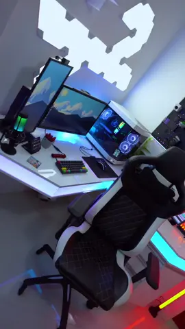 Mesa gamer exclusiva, única com controle inteligente de leds! 🫡  #mesa 