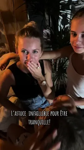 Mimi a trouvé une astuce infaillible pour échapper aux calins! Certes ce n’est pas très orthodoxe mais c’est efficace 🙈😂. C’est quoi l’astuce la plus farfelue de vos enfants pour échapper à quelque chose? #rire #humour #drole #famillenombreuse #enfant #bonweekend 