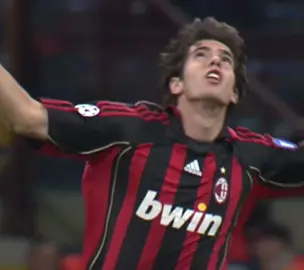 Ah 20 anos atrás, Kaká estreava no milan com essa pintura  #kaka #milan #futebol #virais #viral #fy #tiktokesportes #gols 