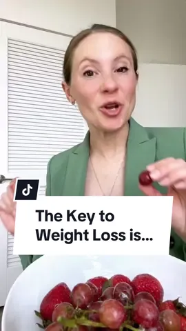 I used to think in order to lose weight, I needed to scold myself whenever I overate. I would say things like: “What’s wrong with you, you slob? You need to eat perfectly starting tomorrow.” Do you ever have those thoughts? The great news is that that type of negative self talk is actually completely unnecessary for long term weight loss. Instead, self-compassion is key to actually staying consistent. Will you try any of these new reframes? 🥘“I will focus on making myself proud at the next meal.” 🧘‍♀️“I will find de-stressing activities that leave me feeling truly relaxed (and not over-full) afterwards.” 💪“I can learn 1 thing from this overeating experience, and then move on.” 💛“Getting down on myself makes me feel terrible, and isn’t necessary or helpful for permanent weight loss. I will try self-compassion instead.” If you want to lose weight with mental health as your number one priority, I’d love for you to join Best Body! #healthyweightlossrecipies #selfcompassion #easymealideas #mindset #healthyweightloss 