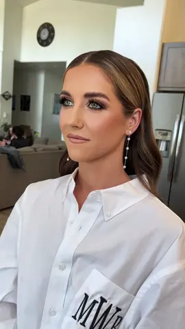 Had a wonderful time working with our destination bride, Mikayla, in Colorado! #angelmakeup #bridalmakeup #glamourousbride #chicagomakeupartist #coloradomakeupartist #coloradowedding #pagosasprings #beforeafter 