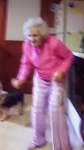 Sleigh grandma sleighhhhhh #funnygranny #funnygrandma #grandmasoftiktok #grandmatiktok #grannytiktok #grandmatok #grannytok #fyp #foryou 
