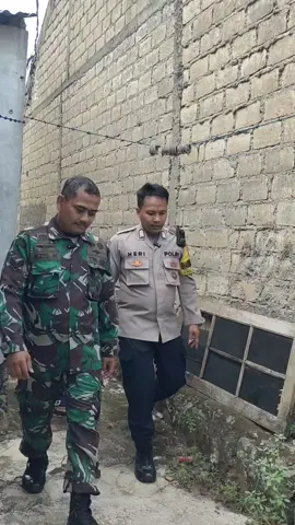 Himbauan Bhabinkamtibmas Bripka Heri dan Babinsa Sertu Azis kepada masyarakat agar tidak membakar sampah di lingkungan kel. rawabuntu 