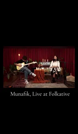 Munafik live acoustic version sudah di up di youtube channelnya Folkative! ada lagu Menanti & Pilihan Yang terbaik juga hehe. Enjoy <3