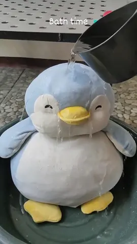 Bath time 🧼🧼🧼 From Ig@chubbypingu  #miniso #minisopenpen #backtoschoolwithminiso #plush #plushtoy