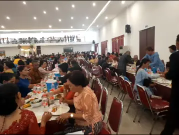 Suasana Makan Meja di Wedding  @rudi_rolyss 💑 @ribkaindah @GrandCAZAMORA #Bekasi 9Sep2023 Lestarikan #AdatBatak #pernikahan #cazamora #pernikahanadat #batak #batakwedding #batakitukeren #batakhits #pernikahanbatak #grandwisatabekasi @pab.2023 @pabhits