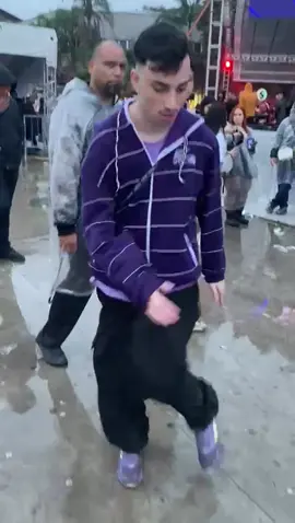 Orochinho dançante na chuva 