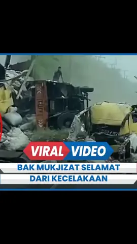 Bak Mukjizat, Balita Selamat Keluar dari Kolong Truk yang Remuk Usai Kecelakaan #tribunjateng #lampung #fyp #balita 