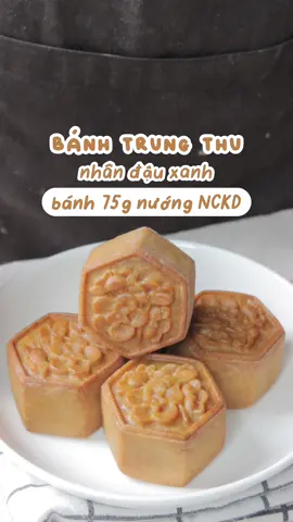 Trả lời @Hân Nè 💕 *bấm xem công thức Bánh trung thu nhân đậu xanh🥮 | công thức vỏ bánh nướng NCKD Công thức cho ra 5 chiếc bánh loại 75g ⚠️Lưu ý: Nhiệt độ và thời gian nướng bánh này chỉ dành cho bánh loại 75g và nướng bằng NCKD. Nếu làm bánh trọng lượng khác vui lòng tham khảo các video sau ❤️Nguyên liệu phần vỏ bánh: - 100g bột mì đa dụng - 65g nước đường bánh nướng - 12g dầu ăn - 7g lòng đỏ trứng gà - 4g bơ đậu phộng ❗️Cách làm: - Bước 1: Trộn toàn bộ nguyên liệu thành một khối hoà quyện. Chỉ trộn vừa hoà quyện, không trộn lâu, trộn quá kỹ sẽ làm chai bột - Bước 2: Bọc kín khối bột, để nghỉ khoảng 45’-1h - Bước 3: Mình chia nhân bánh - vỏ bánh theo tỉ lệ 1:1. Công thức bánh 75g: + Vỏ bánh 37-38g / phần + Nhân bánh 37- 38g / phần *công thức làm nhân bánh mọi người xem cụ thể ở các video sau - Bước 4: Bọc nhân bánh: + Lấy một chút bột mì xoa đều vào hai tay để chống dính + Dùng cây cán bột (đã phủ một lớp bột mì chống dính) nhẹ nhàng cán miếng vỏ bánh thành hình tròn rộng vừa đủ để bọc nhân bánh. Không nên cán quá rộng, làm sao để vỏ vừa đủ bao khoảng 2/3 khối nhân. Vỏ cán rộng quá sẽ khó ôm sát vào nhân, tạo ra lớp khí rỗng giữa nhân và vỏ. + Đặt viên nhân vào giữa, nhẹ nhàng áp vỏ bánh với nhân. Miết và kéo cho phần bột vỏ bánh bao kín hết viên nhân. - Bước 5: Đóng bánh: + Dùng bột mì rắc vào khuôn để chống dính, đập nhẹ khuôn rũ bỏ bột thừa + Cho viên bánh vào khuôn. Một tay  giữ chặt khuôn, tay còn lại ép mạnh xuống rồi nhẹ nhàng nhấc khuôn ra khỏi bánh. - Bước 6: Nướng bánh lần 1: + Bật làm nóng nồi chiên không dầu 160 độ 15’ + Cho bánh vào nướng lần 1 trong 10’. Nhanh tay lật mặt bánh, nướng thêm 5’ + Bánh vừa lấy ra khỏi lò lập tức xịt nước, hạ nhiệt độ cho bánh. Đợi cho bánh nguội hoàn toàn mới nướng lần 2 - Bước 7: Nướng bánh lần 2: + Bánh sau khi nướng lần 1, đã nguội hoàn toàn. Dùng chổi quét lên mặt bánh 1 lớp trứng mỏng (hỗn hợp quét mặt bánh gồm: 1 quả trứng gà + 1 xíu sữa, đánh tan). Chỉ quét 1 lớp thật mỏng, KHÔNG quét trứng quá dày làm mất hoa văn trên bánh + Bật làm nóng NCKD 160 độ 15’ + Cho bánh vào nướng lần 2 trong 10’ - Bước 8: Nếu muốn bánh có màu sậm hơn có thể nướng lần 3 với cách làm - nhiệt độ tương tự lần 2 (xịt nước - đợi nguội - quét trứng - nướng lần 3)  - Bước 9: Bảo quản bánh: + Bánh nướng xong cần được để nguội hoàn toàn ở nhiệt độ phòng, sau đó cho bánh vào túi hoặc hộp có kèm theo túi chống ẩm. Hoặc bảo quản bánh ở nơi thoáng mát.  + Bánh tự làm nên ăn càng sớm càng tốt, nếu muốn để lâu hơn 5 ngày, nên bảo quản trong tủ lạnh, khi ăn lấy ra để ngoài nhiệt độ phòng cho bánh mềm trở lại là có thể thưởng thức + Bánh mới nướng xong sẽ rất cứng, chưa ăn ngay được. Để qua vài ngày bánh sẽ trở nên vàng và nâu bóng hơn. Các hoa văn trên mặt bánh cũng sắc nét hơn. + Sau khoảng 2 – 3 ngày, đường xuống màu và dầu từ nhân bánh tươm ra ngoài sẽ giúp cho vỏ bánh có màu nâu vàng sậm và bóng. Lúc này bánh đã mềm và có thể thưởng thức.  #mooncake #Master2023byTikTok #sieudaubep #ancungtiktok #LearnOnTikTok #boxstudio 
