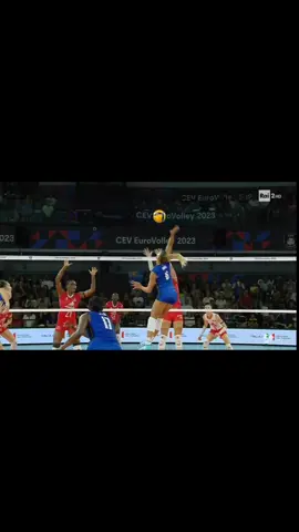 Alessia Orro🔥❤️ best volleyball setter💥🏐 @Alessia Orro  #volleychampions #vbstar #volleyballgame #volleyball #volleyballworld #volley #volleyballplayer #volleyballgirls #italiannationalteam #italy #alessiaorro #alessiaorro8 #setter #setterdump #setterdumps #italiansetter #spike 