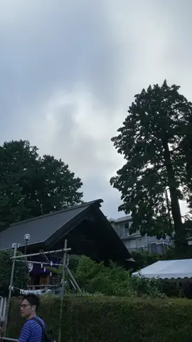 Busy yung 2 kumain sa likod ko eh 😄😂 event day here 🪅🇯🇵 happy yarn? #japan #dancer #OOTD #shrine #fyp #fypシ 