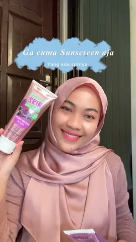Mau kasih rekomendasi lotion yang mengandung serum serta spf 30 pa +++ !  Ga hanya bisa melindungi dari sinar UVA & UVB lotion ini juga wangi banget 😫 dan ada efek instantnya yang bikin kulit keliatan lebih cerah super like!  Penasaran sama produknya? Bisa klik keranjang kuning ya!  @Herborist Natural Care  #juiceforskin #glowingjuicyskin #glutaboosterspf #lsinfluencerid #herboristbodyserum 