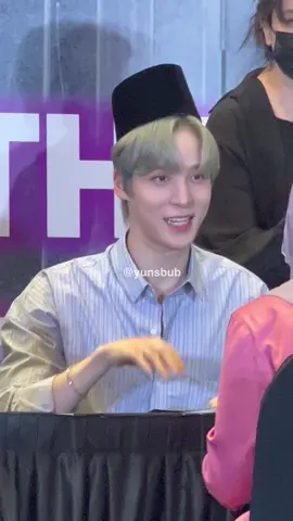 MASHAALLAH BROTHER YOU’RE SO HANDSOME 🥹 THANK YOU TO THE ATINY WHO GAVE HIM A SONGKOK! 😭🫶🏻#ateezfansigninsingapore #ateezfansigninsg #ateezfansign #ateez 