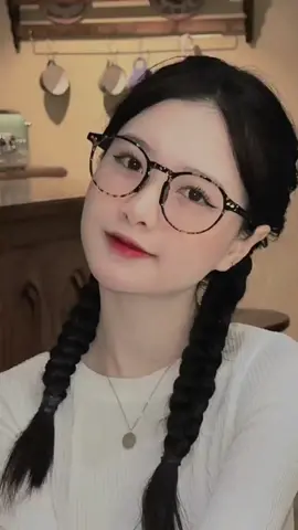 Ê em là con nhà ai mà xinh thế nhờ...#phuongnguyenmedia #phuongnguyen84 #nhachaymoingay #nhacnen #emlacongairuou #nhactre #Remix #lyrics #edit #2023 #CapCut 