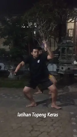 topeng keras