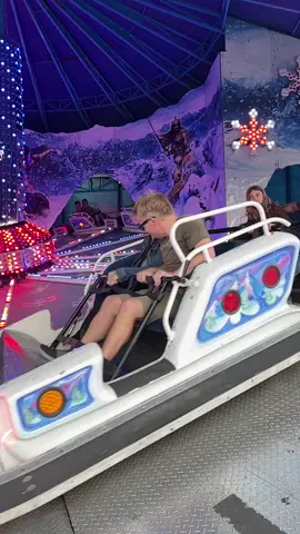 Western fair last night slow motion rides of the Himalayan #westernfairlondoncanada #londonontario #fypシ #trending #himalayanride ##slowmotion #amusementparkrides🎪 