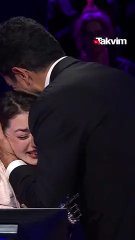 Kim Milyoner Olmak İster'de duygu dolu anlar! Kenan İmirzalıoğlu duydukları karşısında gözyaşlarına hakim olamadı!  Rabia Birsen Güvercin 1 milyonluk soruyu açtırdı