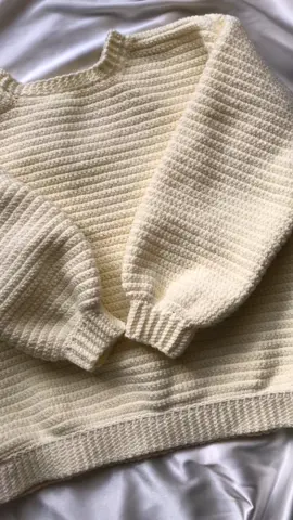 خلصتت حياكةة بلوزةةة✨✨✨ اول ما خلصتهة ولبستهة انصدمت شكدد ثكيلة بيهة كيلو تقريباً هاي تنلبس بنص الشتاء بس لأن تخنك وحرفياً تجنن تجنن تونست وانا اسويهة اخذت مني اسبوع تقريباً و9 بكرات 100m  اذا تذكرون بلوزة القلوب كانت اول تجربة جدية الي بالحياكة اخذت فوك 3 اشهر😂 دشوفو التطورات لوصلتلهة صرت اكمل بلوزة ب اسبوع 😔✨ انتظر بفارغ الصبر ان يجي الشتاء والبس كلشي سويته 😔💖💖 #فن #حياكة #كروشيه #سنارة#حياكة_كروشيه #بلوزة #حياكة_بلوزة #wool #hook #crochet #صوف #خيوط_حياكة  #crochetswater #swater 