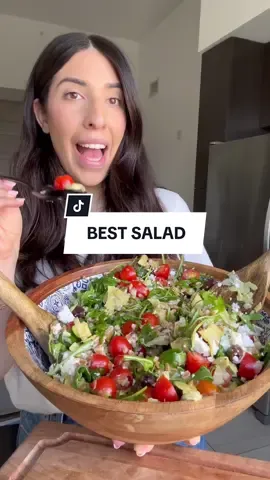 Obsessed with this gut healthy farro salad 🌱✨(also, making dinner with a baby is an Olympic sport 🤪)  #momlife #healthydinner #saladrecipe 