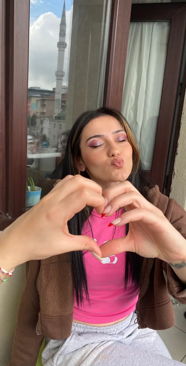 4.fotoda aglıyorum gencligime  #keşfetteyizzz #fouryou #keşfet #mesafe #dumbdumb #semicenkofficial #fyp 