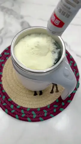 Caneca inovadora #caneca #canecagiratoria #offermoura #praticidade #vendasonline #fyp #vendas