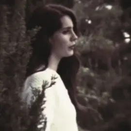 #LANADELREY || this song means the world to me cause it reminds me of my childhood #lanadelrey #lanadelreyedit #lizzygrant #honeymoon #lanatok #edit #viral #fyp #tayl4nas 