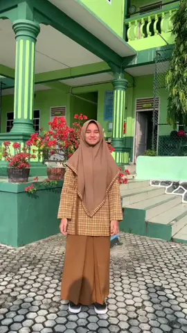 kenalan sama seragam wajib SMPS IT DARUL MUKMIN yuk guyss ! ! 😻😻 #fyp #foryou #osis 