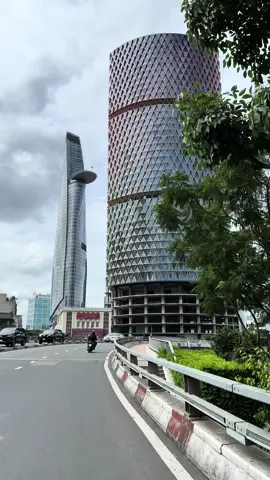 Toà nhà này nhìn như trong phim Khoa Học Viễn Tưởng#SaigonOneTower#quan4#caukhanhho#bennharong 