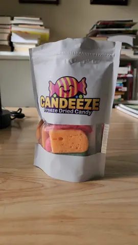 🍬 Crunch, crunch, CRUNCH! Introducing Air Crunch - the freeze-dried candy made with Airheads! Dive into a world of flavor and sound. 🎉 #AirCrunch #CandyLovers 