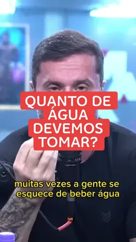 Quantos litros de água devemos tomar por dia.💧 •Renato Cariani ————————————— Gostou do vídeo? Siga para mais conteúdos como este 👉🏻 ————————————— #cortes #academia #motivation   #Fitness #podcast #saude  #hipertrofia #musculação #renatocariani #creatina