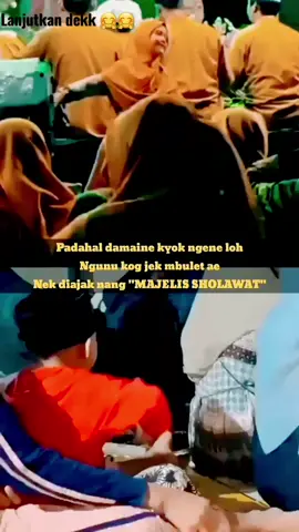 Bikin Candu _ Duet anak kecil joget di majelis sholawat _ #azzahir  #sholawat  #khoirulbariyah