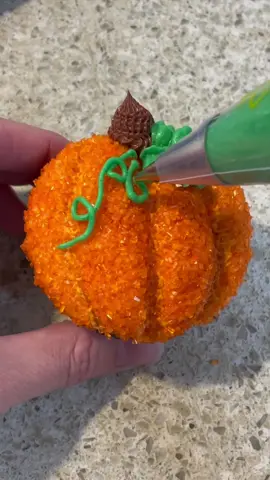 Pumpkin Cupcake #cupcake #pumpkin #pumpkincupcakes #cakedecorating #cake #fallcupcakes 