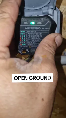 🤔 THE TRUC IS OPEN GROUND?!?... BAAH, PUT THE PIQUETTT IN THIS.  #electricien #terre #ground #bricolage 