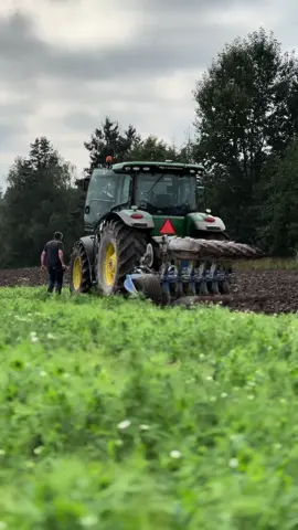 On land eller frontplog? #johndeere #överum 