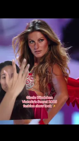 Gisele Bündchen Victoria’s Secret 2005 fashion show look ✨ #victoriassecret #giselebundchen #vsangel 
