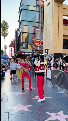 The videograoher shocked the audience…. Wait for it @JUSTIN 