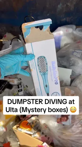 Another Ulta mystery box while dumpster diving.. 😳 #dumpster #dumpsterdiving #ulta #insane #glamourddive 