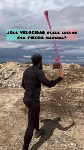 Tiro una PIEDRA con la HONDA ¿Que velocidad puede llevar? #honda #velocidad #davidygolitat #boleadoras #records #goliath #preguntas 