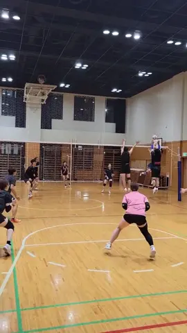 小学校の体育館で全国大会やったら勝てそう #バレー好きとつながりたい #volleyball #バレー
