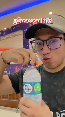 Agua con Gas + Saborizante 0= Gaseosa Fit?? 🤔 #gaseosasaludable #experimento #fyp #comedia #entretenimiento 