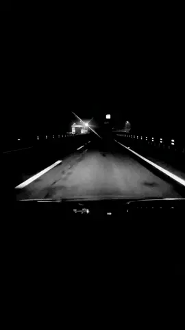 Somos Aire -Motel #letrasdecanciones #motel #letra #fyp #carretera #manejando #noche #somosaire #roadtrip #trend 