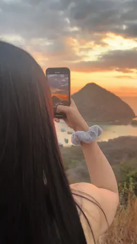 terkesima bet dengan labuan bajo🫶  #fypシ #fypシ゚viral #fypdongggggggg #fyppppppppppppppppppppppp #labuanbajo #sunset #cewektambang #cuti #yuhu #bukitsilvya 