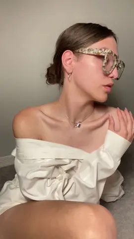 single soon☁️ (glasses sent to me) #selenagomez #edit #beauty #singlesoon #singlesoonselenagomez  #model #modeling 