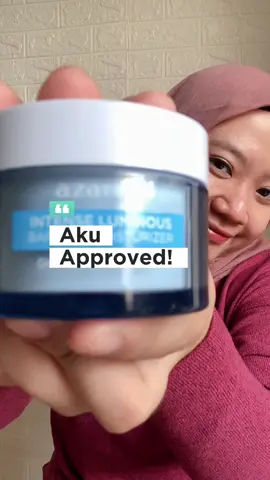fix bakal jadi favorit✨ Azarine akhirnya ngeluarin moisturizer untuk skin barrier! Azarine Intense Luminous Barrier Moisturizer!  teksturnya ringan dengan MossCellTec™ No.1 smart adaptation technology untuk memperbaiki dan memperkuat skin barrier dalam kondisi cuaca/lingkunan apapun, bisa bantu mencerahkan dan melembabkan, menghaluskan kulit dan memberi efek glowing✨ cocok untuk kulit normal to dry atau combination skin, silicone free & no fragrance aman untuk ibu hamil & menyusui, harganya super affordable 50ribuan aja, tunggu apalagi saatnya coba sekarang!  @azarinecosmetic @Geng Glowing  #InstantMoist #AzarineBarrierMoisturizer #ReviewGengGlowing #AzarinexGengGlowing 