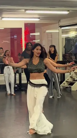 My dance classes are the reason why Saturdays are my favourite 😍🫶🏼 link in bio for class details #mashallahmashallah #dance #bollywooddanceclass #bollywoodclassuk 