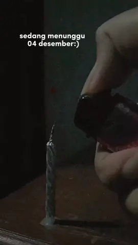 sedang menunggu tanggal 4 December happy birthday to me 🥳