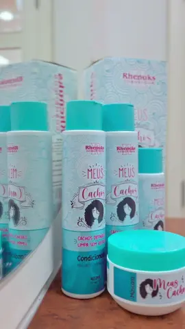 Seus cachos mais definidos e alinhados! Kit capilar para cachos Rhenuks#rhenuks #cachos #cabelocacheado #lojadobras #distribuidoresdecosmeticos #fyp 