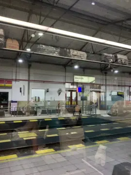 Iya ya, didunia ini ga ada yang benar benar bisa dimiliki, bahkan udara yang kita hirup aja harus kita hembuskan kembali   #keretaapiindonesia #madiun #KAI #stasiun #seeyouagain 