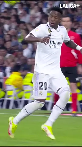 VINI GENIUS 🧞‍♂️ #futbol #skills #football #realmadrid #vinicius #footballtiktok #footballskills #deportestiktok #laliga