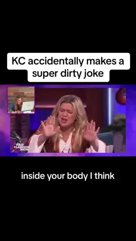 “Not that way” 😂  #kellyclarkson #funny #fyp #rhetta #michaelfassbender #joke #dirtyjoke #reaction 